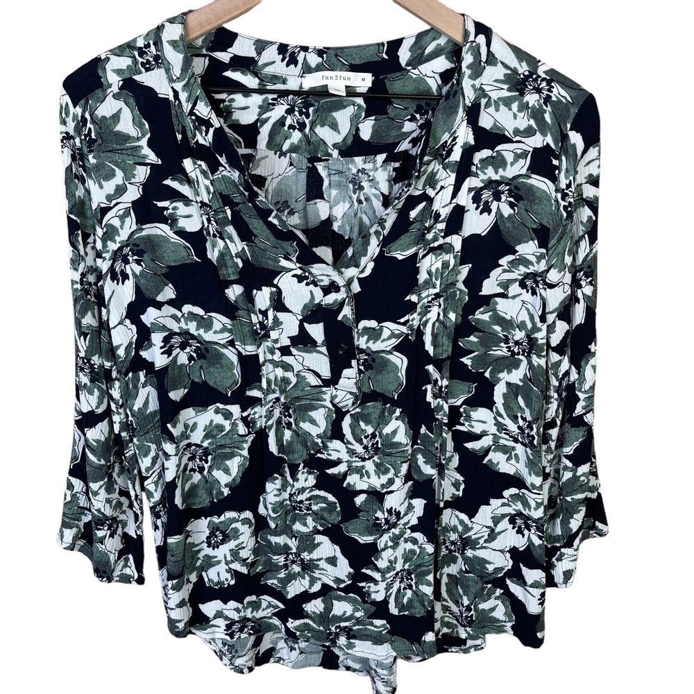Fun2Fun Womens Medium Floral Top Lightweight Summer Pullover‎ Airy Blouse